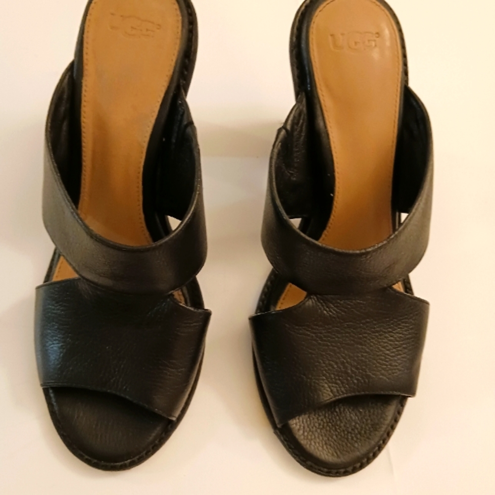 Ugg Size 8 - image 3